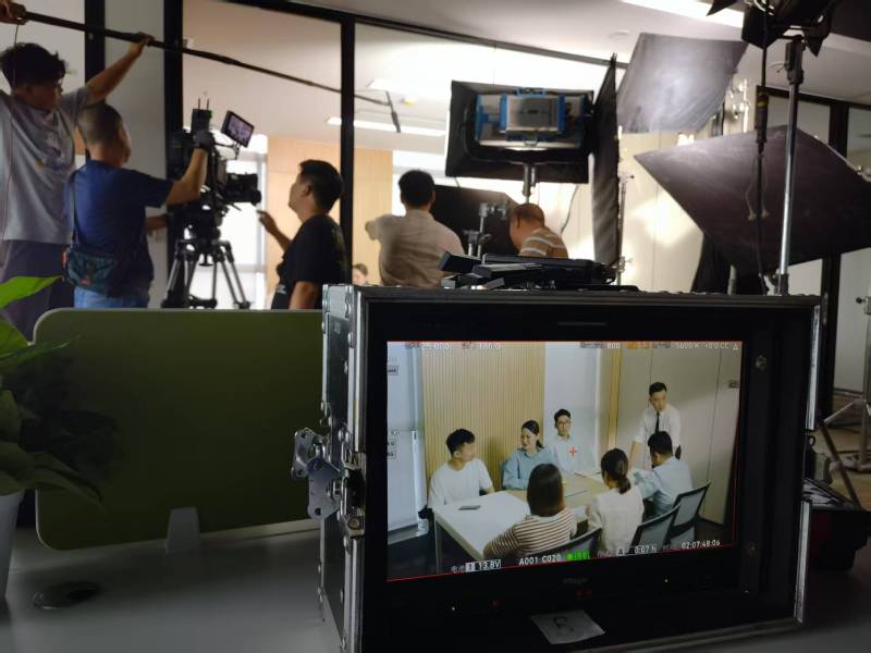 山阴县TVC拍摄公司：科技产品视觉化大师，诠释未来感与功能美学